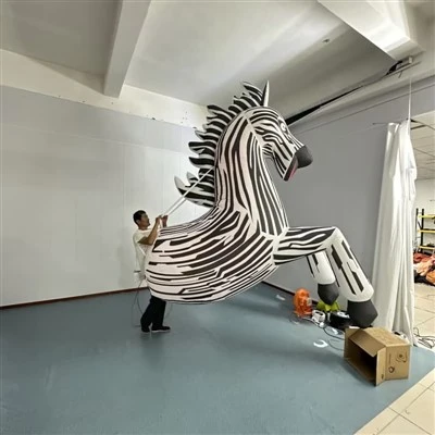 Aufblasbares Zebra